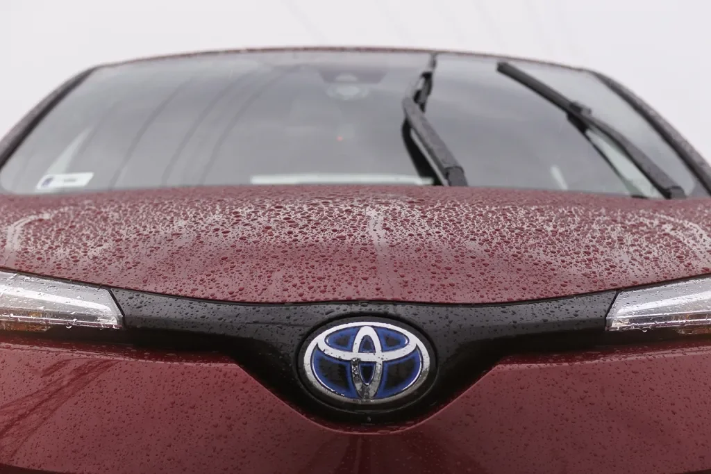 Uszkodzona Toyota z aukcji – co przeanalizować przed zakupem samochodu do naprawy?